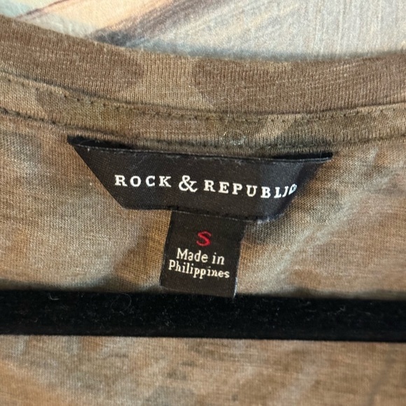 ROCK & REPUBLIC Brown Green Army Camouflage Print T Shirt Size Small - Picture 3 of 8
